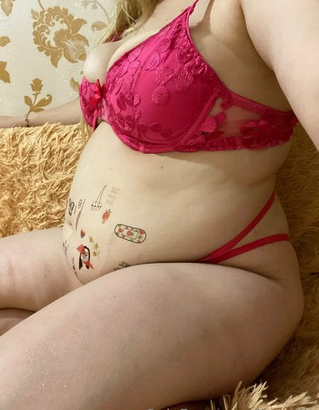 Lissaviip model art galleries