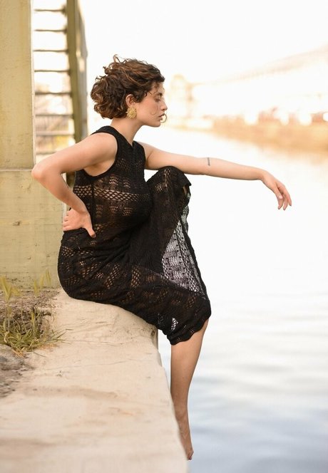 Anna Pittureri sex model image