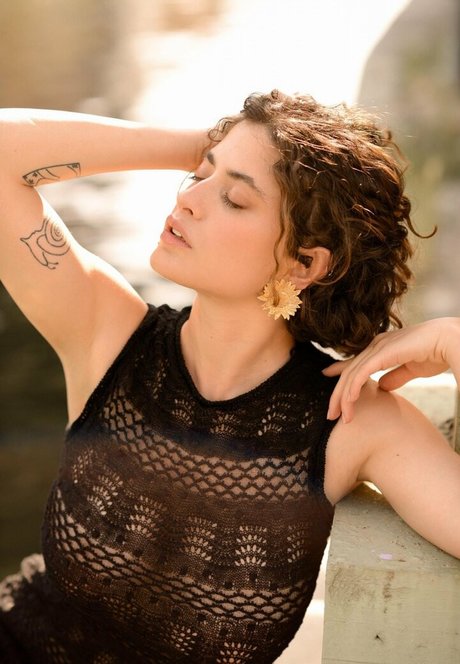 Anna Pittureri star nude photos