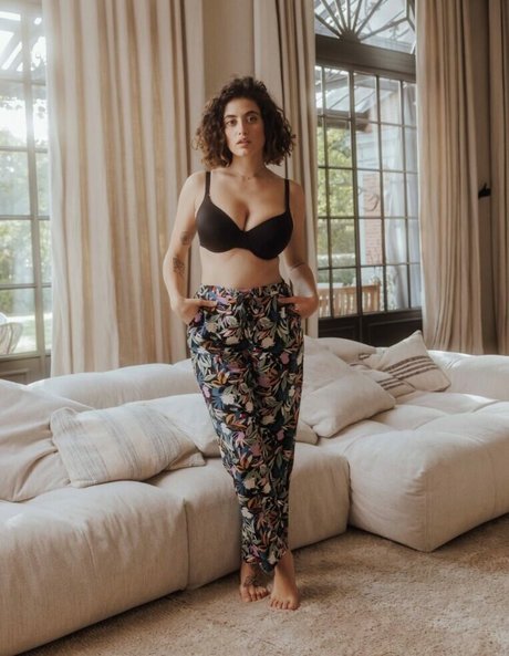 Anna Pittureri star nude pic