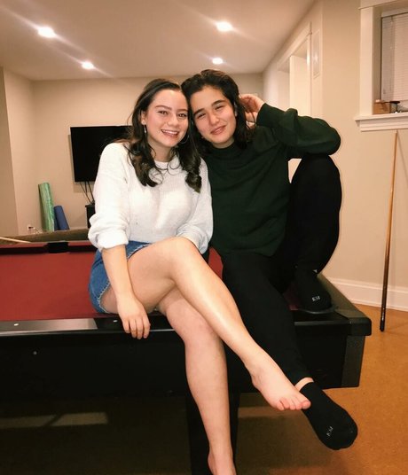 Deena E adult model img