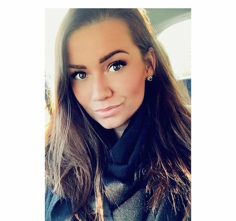 Alma Tandrup sexy pornstar img