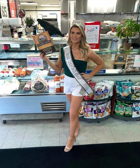 Erica Carosella model sexy photo