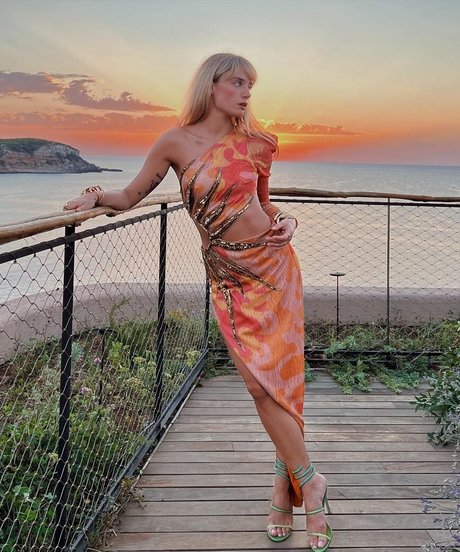 Eda Zamanpur pretty star img