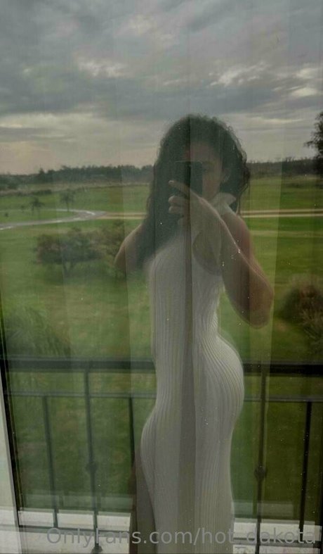 hot dakota top star gallery