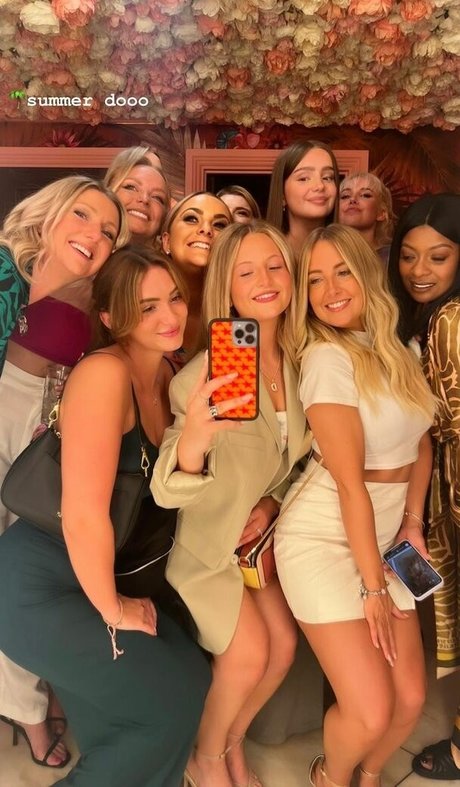 Rosie Bentham nice model photos