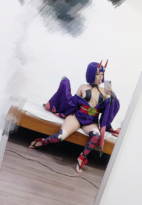 adri ch4n model top pic