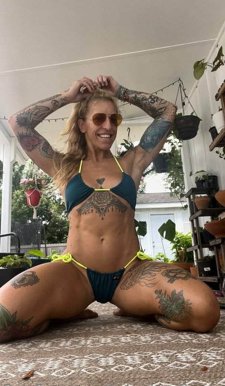 Suburban Gypsy model porn archive