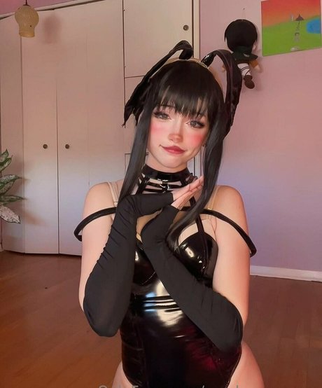 rosylaurenhours exclusive model pic