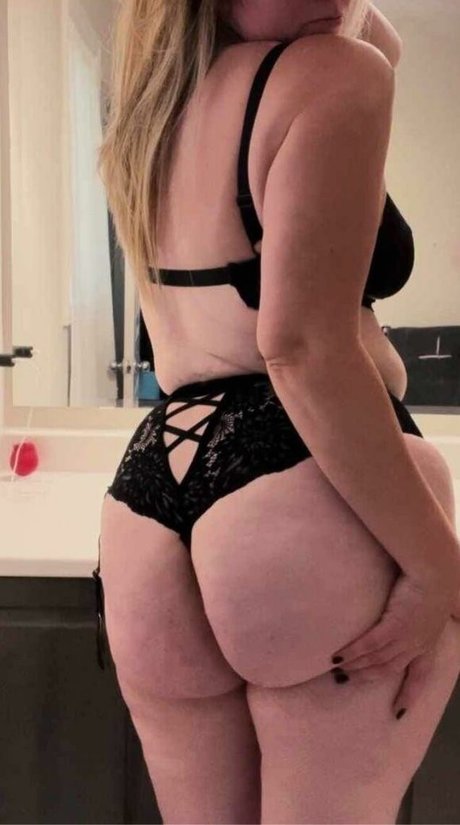 MissesP star adult photo