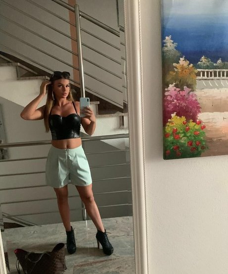 Sarah Slavo beautiful actress photos