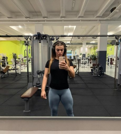 Sarah Slavo model nude pics