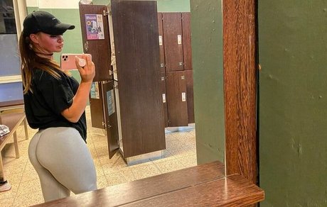 Sarah Slavo hd model picture