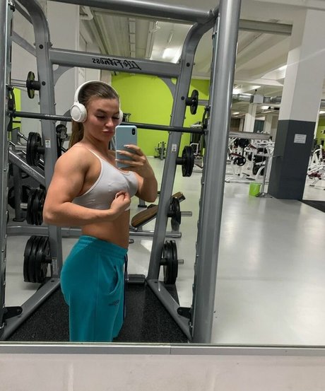 Sarah Slavo free model pics