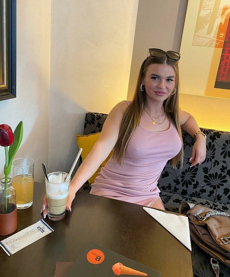 Sarah Slavo naked model photos