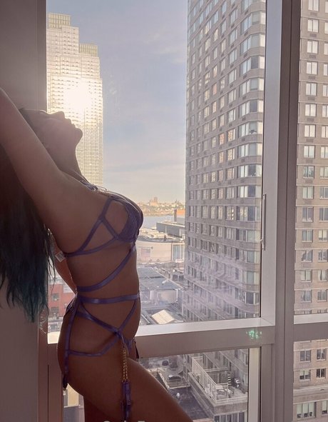 Fiona Bones beautiful model images