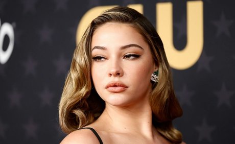 Madelyn Cline high quality star archive