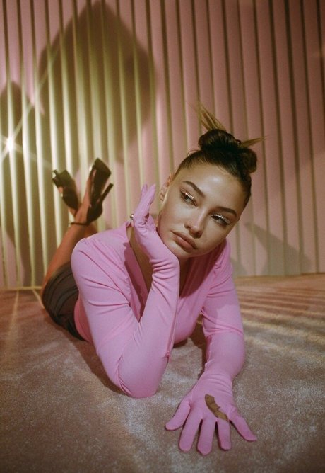 Madelyn Cline beautiful star gallery