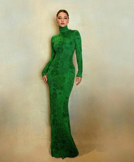 Madelyn Cline hd actress pic