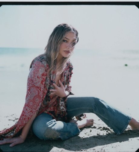 Madelyn Cline high quality model pics