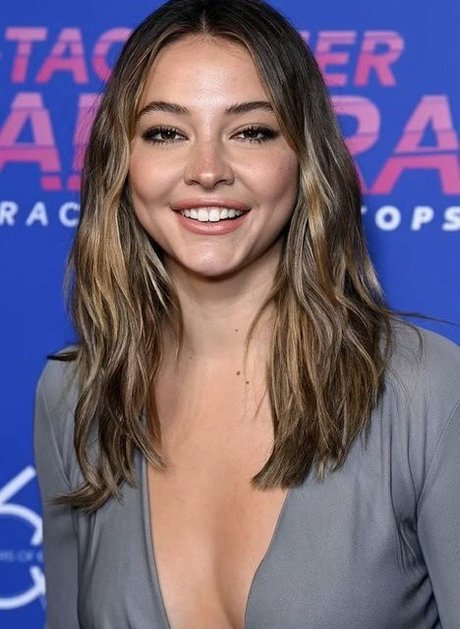 Madelyn Cline free model photo