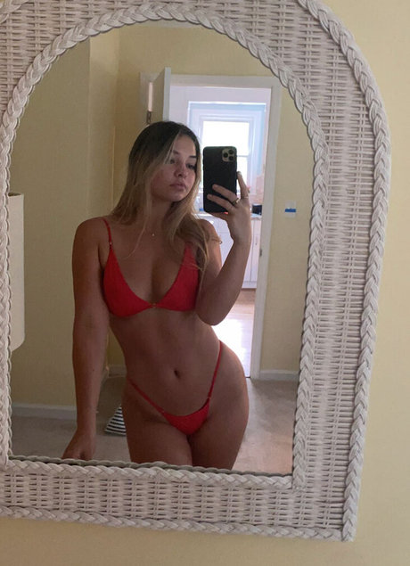 Madelyn Cline naked actress pic