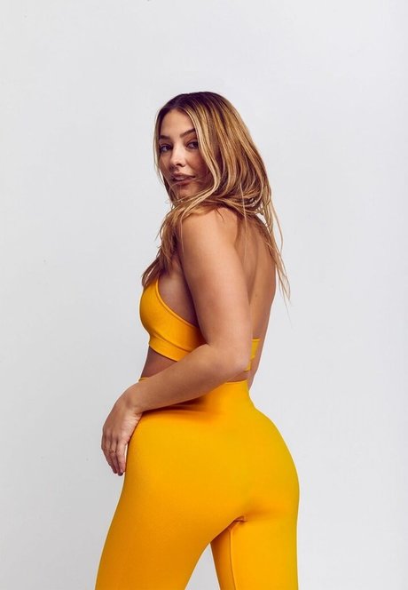 Madelyn Cline star art image