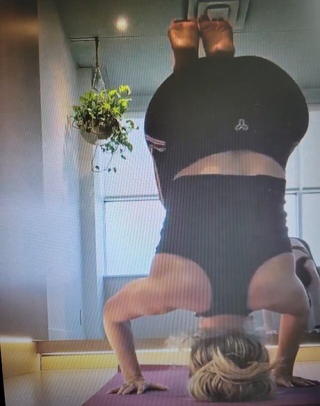 Trish Stratus pretty model gallery