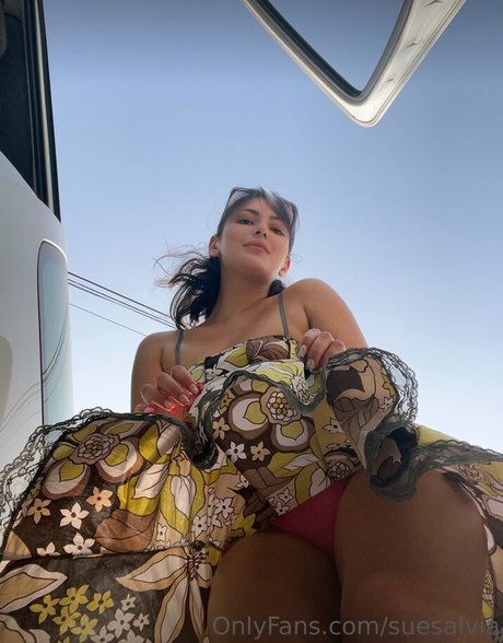 Suecuk model perfect photo