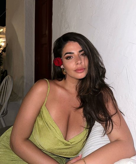 Anna Rebellato sexy actress pics