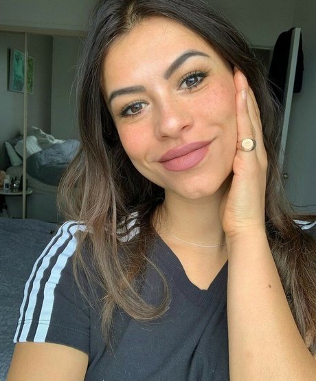 Justine Reine Marie star art pictures