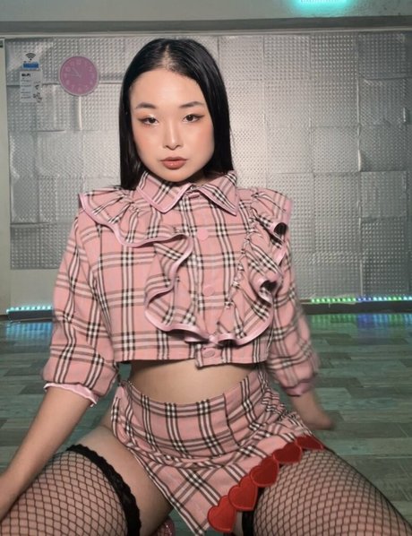 Childish Lina hd pornstar gallery