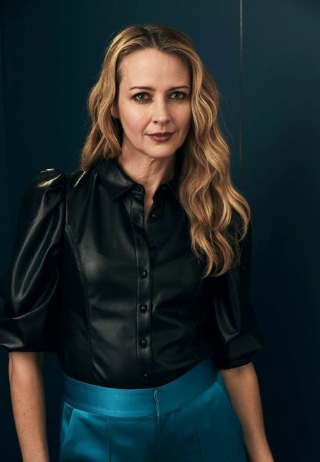 Amy Acker exclusive star pic
