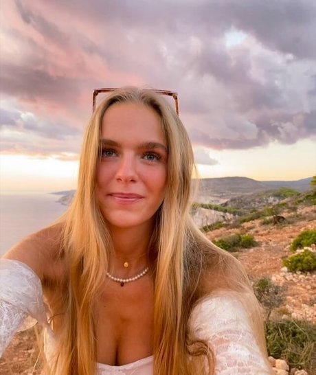 Lies Zhara pornstar erotic pictures