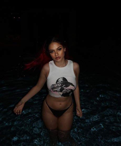 badmomzjay hot model galleries