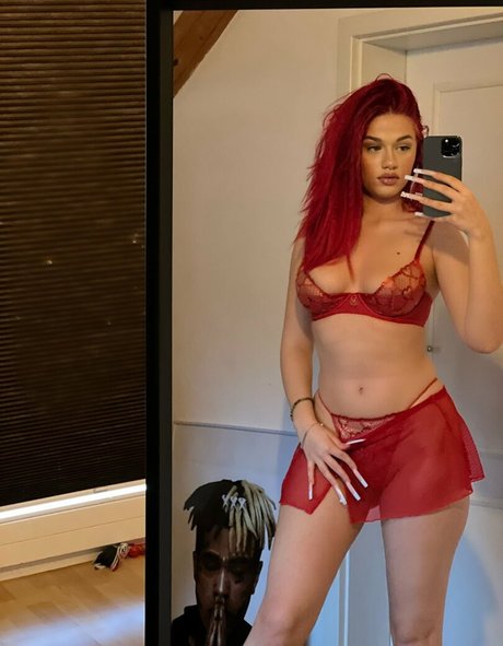 badmomzjay star hot pic