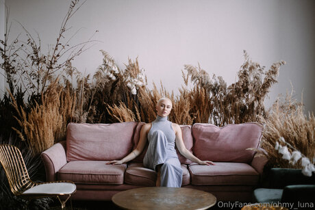 ohmy luna pornstar naked pic