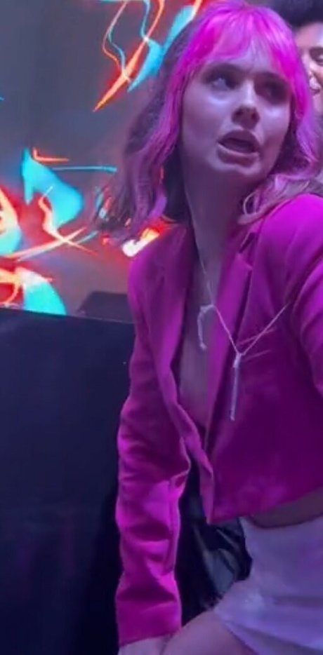 Julia K Barni sexy actress img