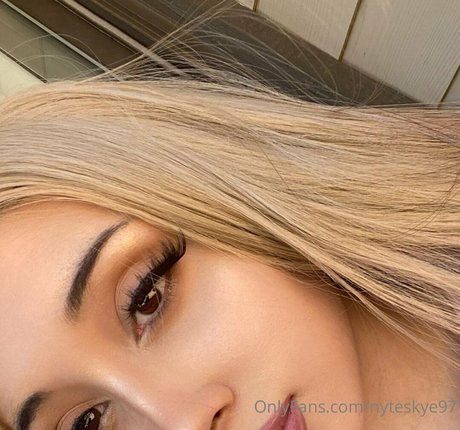 vixyn97 porn star galleries