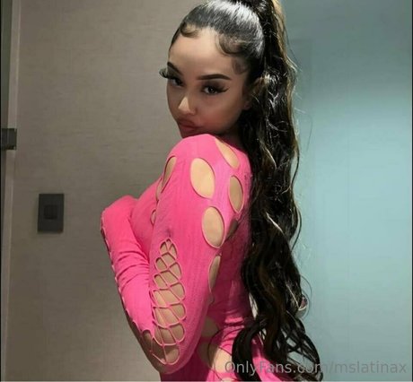 mslatinax model sexy pic