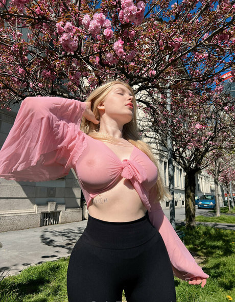 alexislusttt model naked images