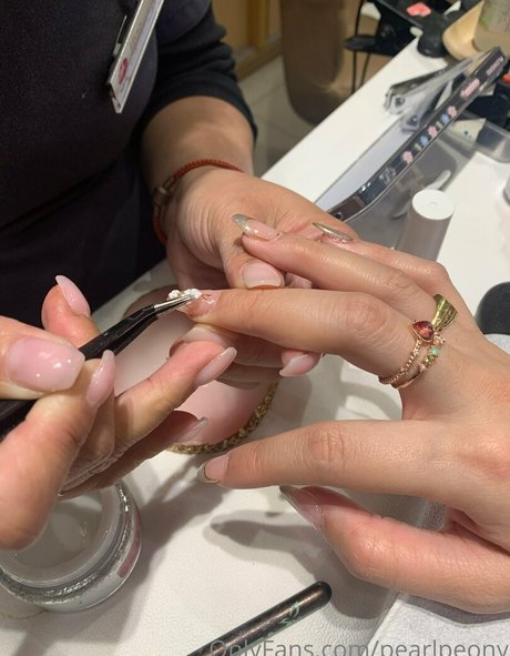 pearlpeony porn model pics