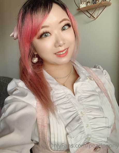 pearlpeony hot model pic