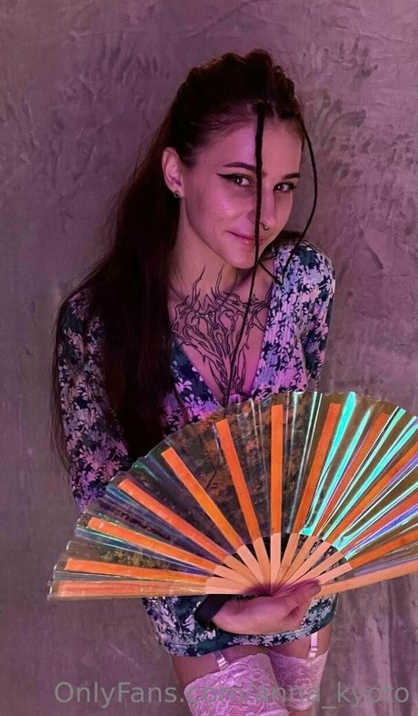 drag queen onlyfans pornographic images