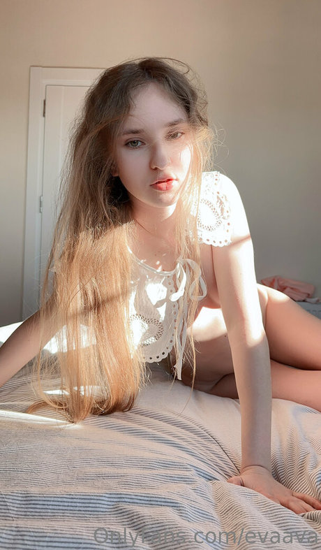 Evaava model top images