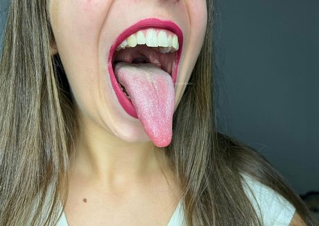 giuliasmouth naked model galleries