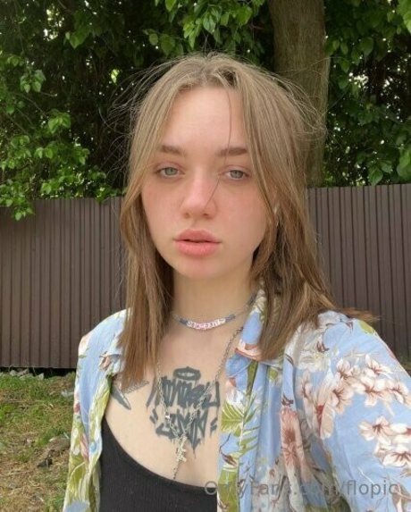 flopic erotic actress image