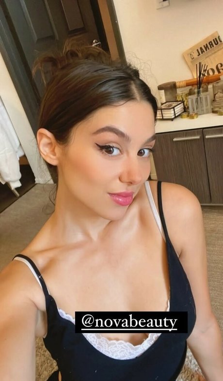Kira Kosarin sexy model picture