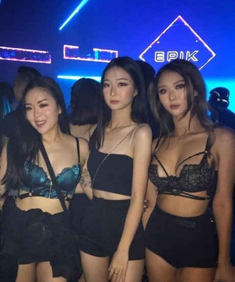 kkarenzeng model perfect pic