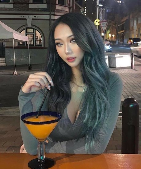 kkarenzeng hot actress img